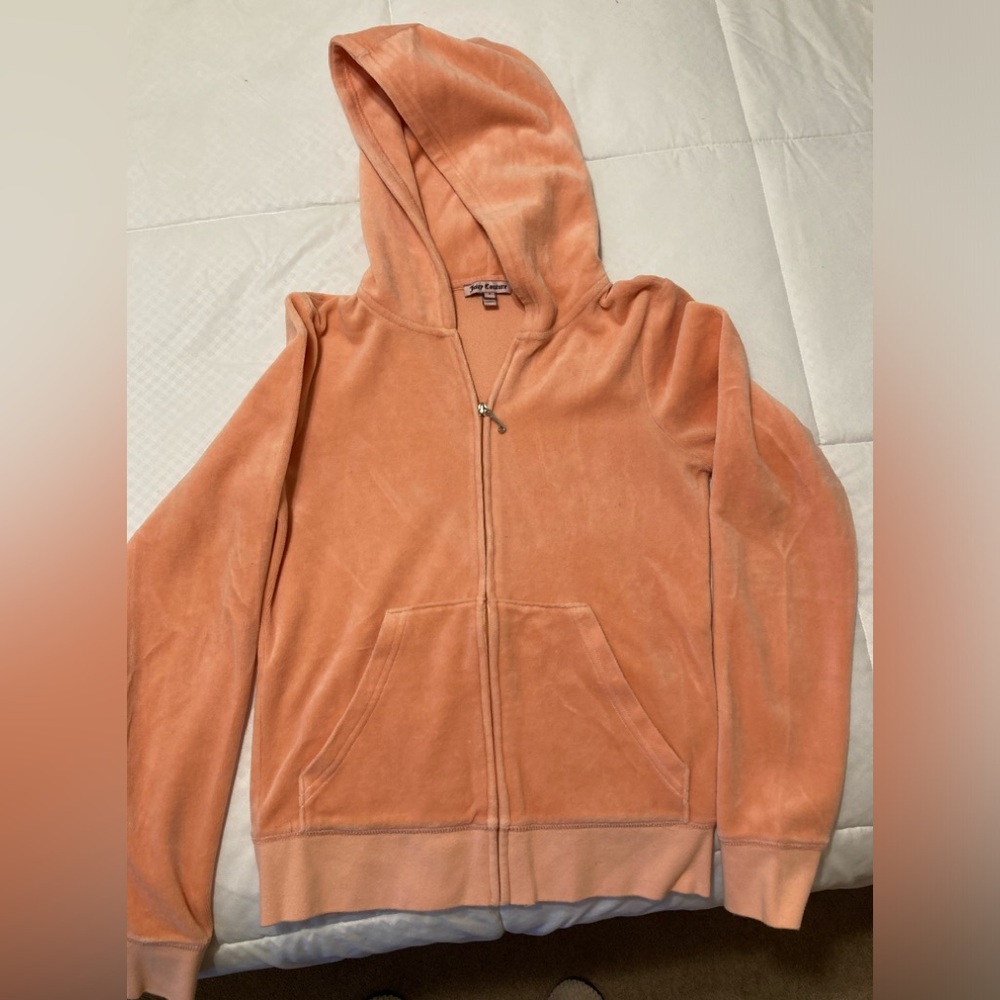 EUC Y2K Juicy Couture Velour zip up hoodie with design on back. Sz Small